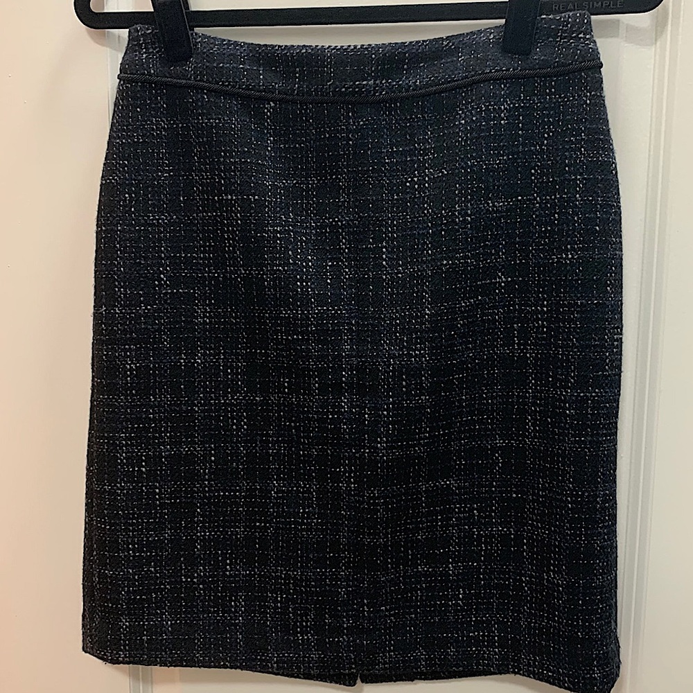 Banana Republic Tweed Pencil Skirt. Size 2.